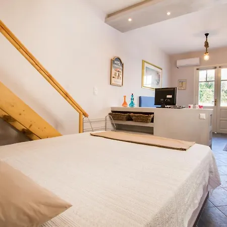 Finiki Studios בית נופש פויניקיון